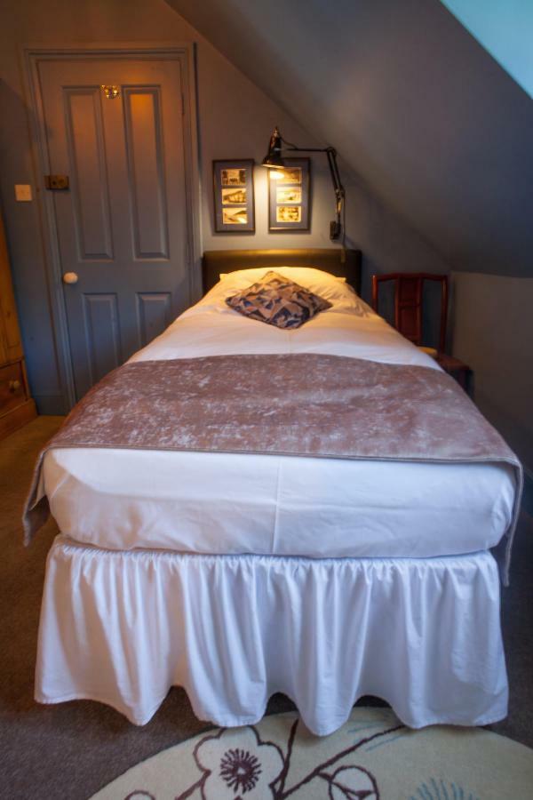 Bed and Breakfast Hill View House à Dartmouth Extérieur photo